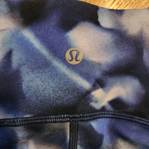 Lululemon Train Times Crop Full On Luxtreme Size 4 Cropped Leggings Abstract EUC - Picture 8 of 12